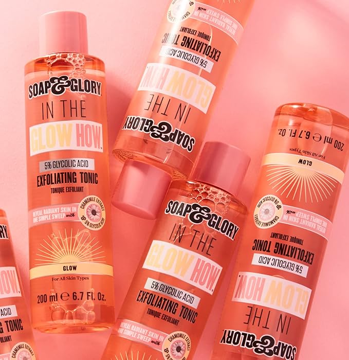 Soap & Glory in The Glow How Vitamin C 5% Glycolic Acid Exfoliating Tonic - Gentle Glycolic Acid Toner + Chamomile Extract - Pore Exfoliating Toner + Glow Tonic for Brighter, Healthier Skin (200ml)